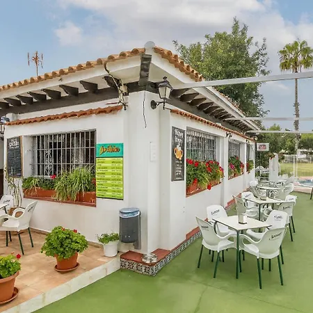 Maxx - Bright And Stylish With Pool Access, Jardin Apartament