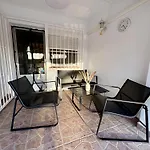 Apartman Maxx - Bright And Stylish With Pool Access, Jardin